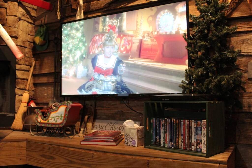 Rural Life On A Real Christmas Tree Farm! Hallmark Experience! Ozark Exterior photo