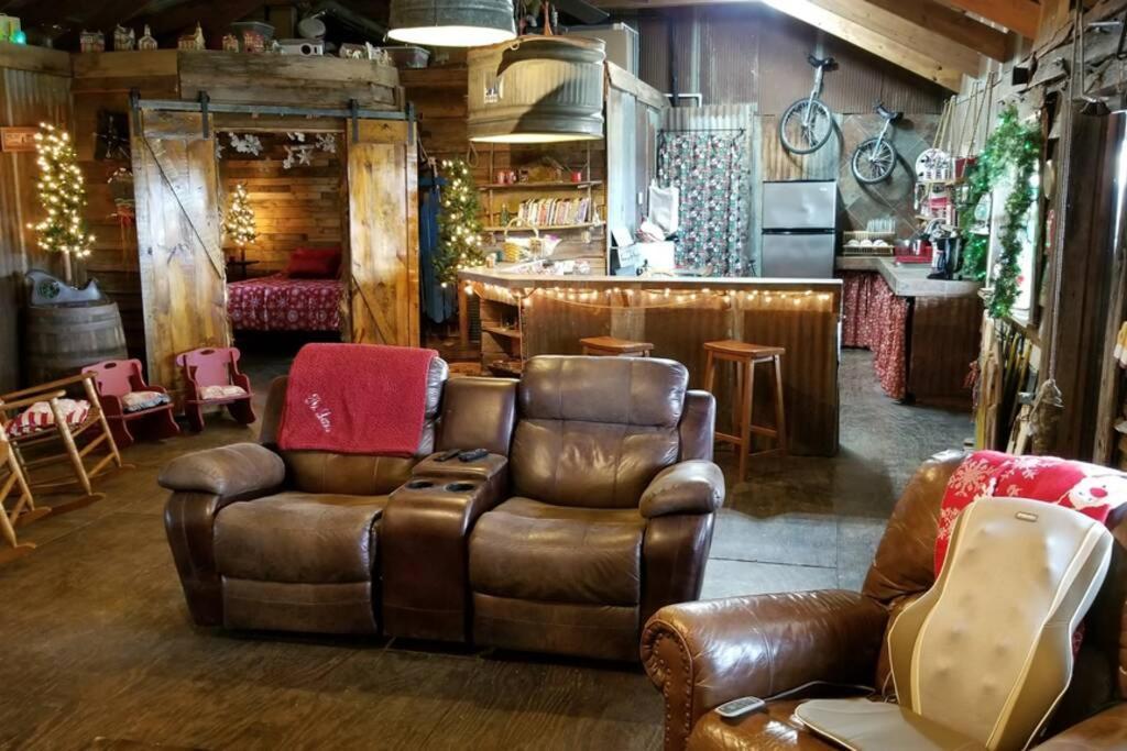 Rural Life On A Real Christmas Tree Farm! Hallmark Experience! Ozark Exterior photo
