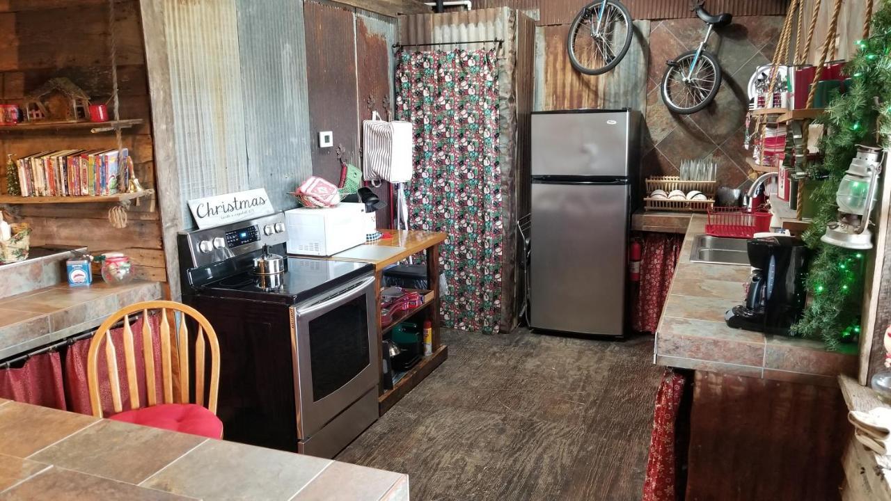 Rural Life On A Real Christmas Tree Farm! Hallmark Experience! Ozark Exterior photo