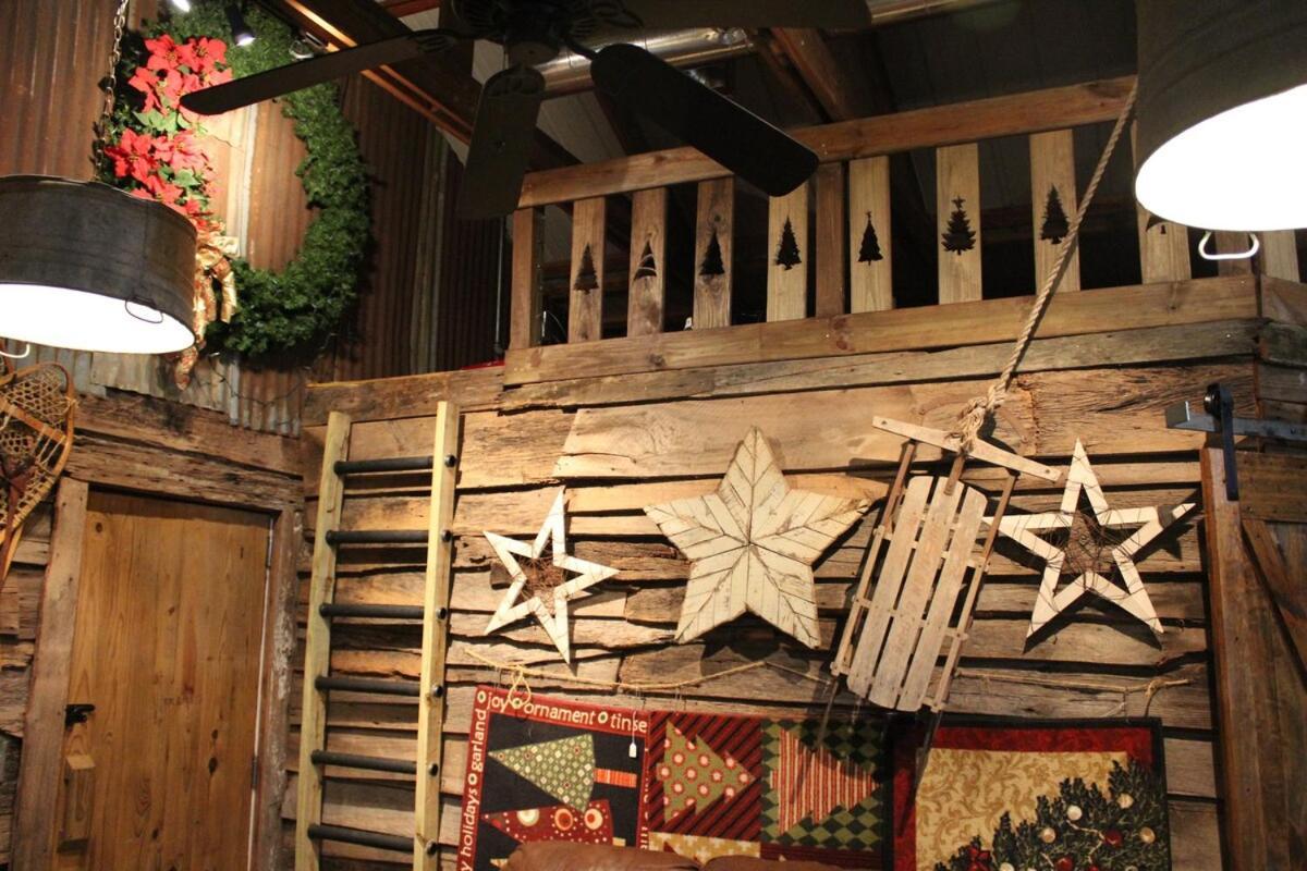 Rural Life On A Real Christmas Tree Farm! Hallmark Experience! Ozark Exterior photo