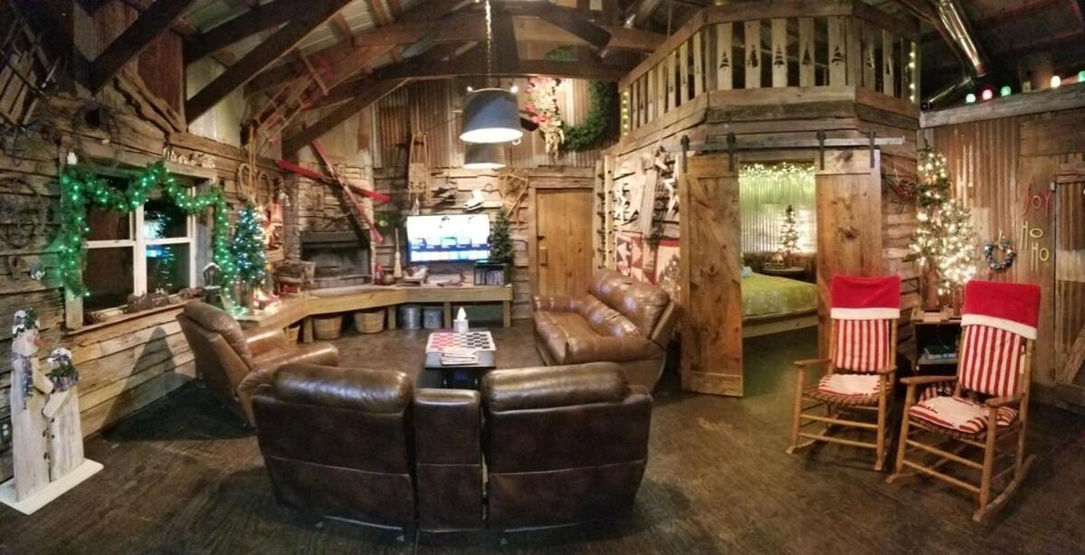 Rural Life On A Real Christmas Tree Farm! Hallmark Experience! Ozark Exterior photo