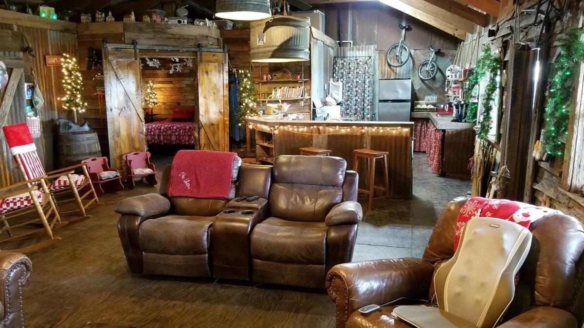 Rural Life On A Real Christmas Tree Farm! Hallmark Experience! Ozark Exterior photo